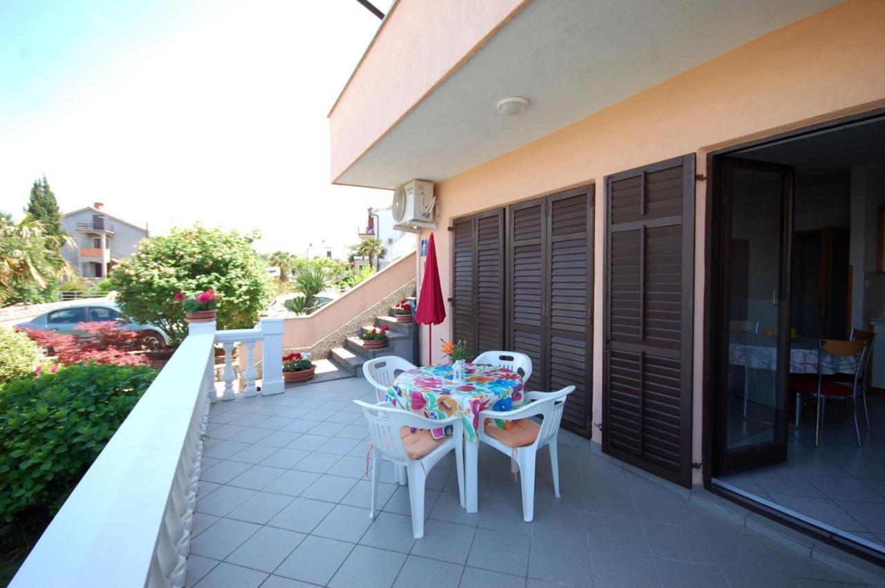 Apartments Andrea By El-Pi Tours Njivice Exterior foto